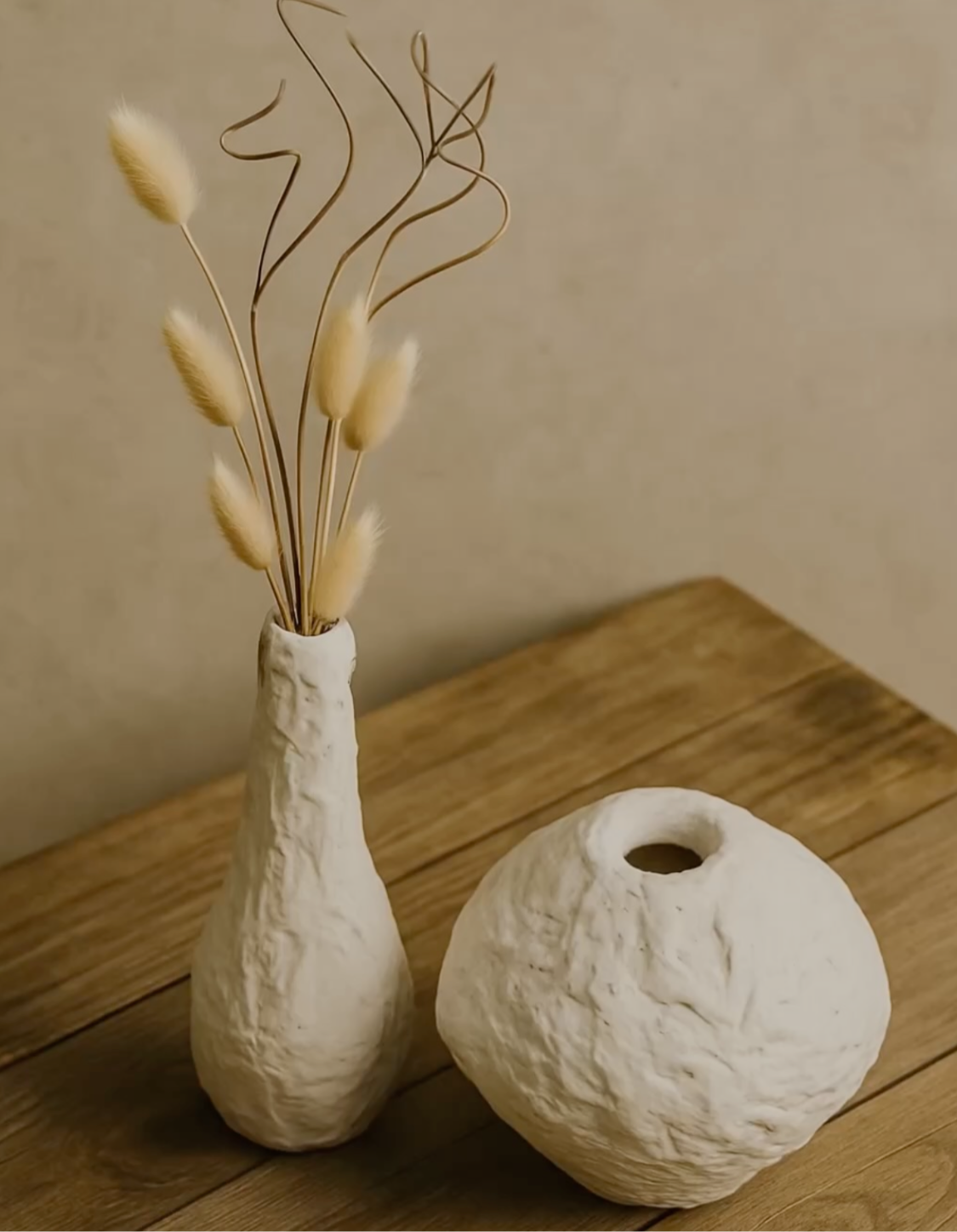 TALL SCULPTURAL VASE (Beige)