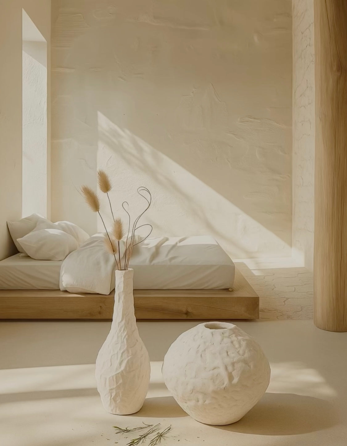 TALL SCULPTURAL VASE (Beige)