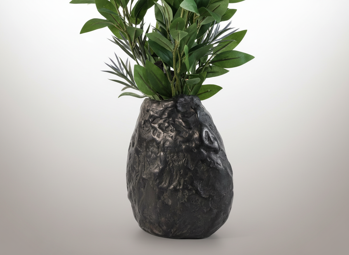 SCULPTURAL VASE (BLACK)